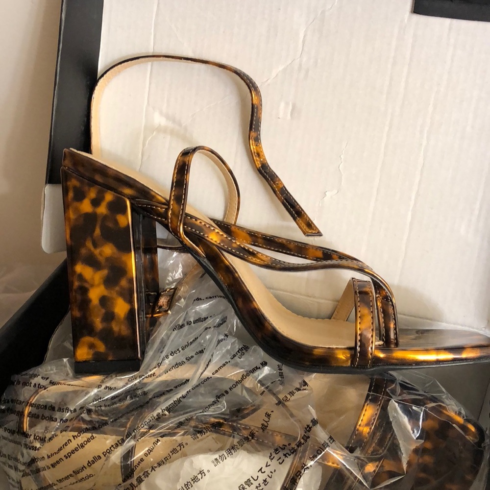 Never worn size 51/2 New still in box